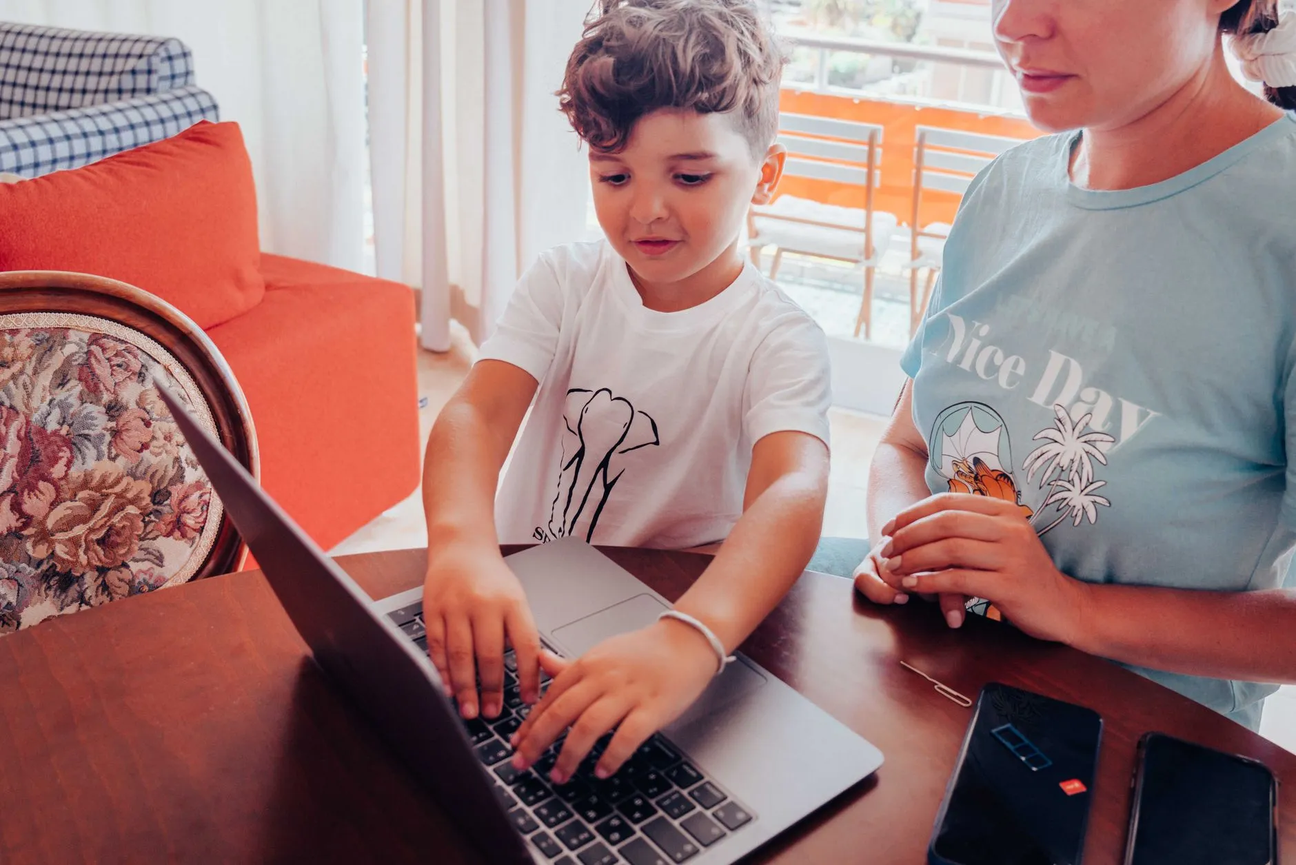 More Than Half of Parents Now Ask Their Kids for Tech Support